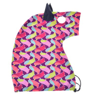 Hobby Horse beskyttelsesdragt Bird lagt fladt ud: lilla lycra med farverigt fugleprint, marineblåt øre og snøre forneden
