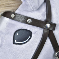 Close-up of a plush toy horse’s face with a stitched black and white eye, light grey fur, and the Hobby Horse LarDen complete brown bridle with diamonds from leatherette.