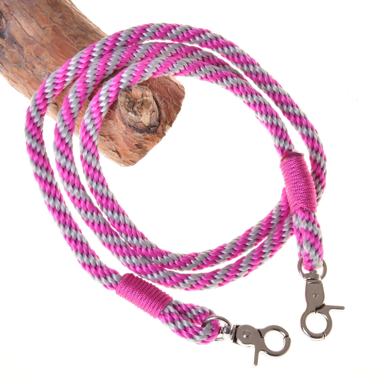 The Hobby Horse LarDen Set Start Pink (halter + cordeo + lead rope + reins) features a braided pink, white, and gray rope with metal clips on both ends, ideal for use as hobby horse reins or a halter and leash.
