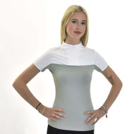 A young woman with long blonde hair wears the Hobby Horse LarDen T-Shirt LarDen Premium, a short-sleeved light gray and white spandex sports tee. She stands facing the camera, hands on hips, showing bracelets and a small left arm tattoo.