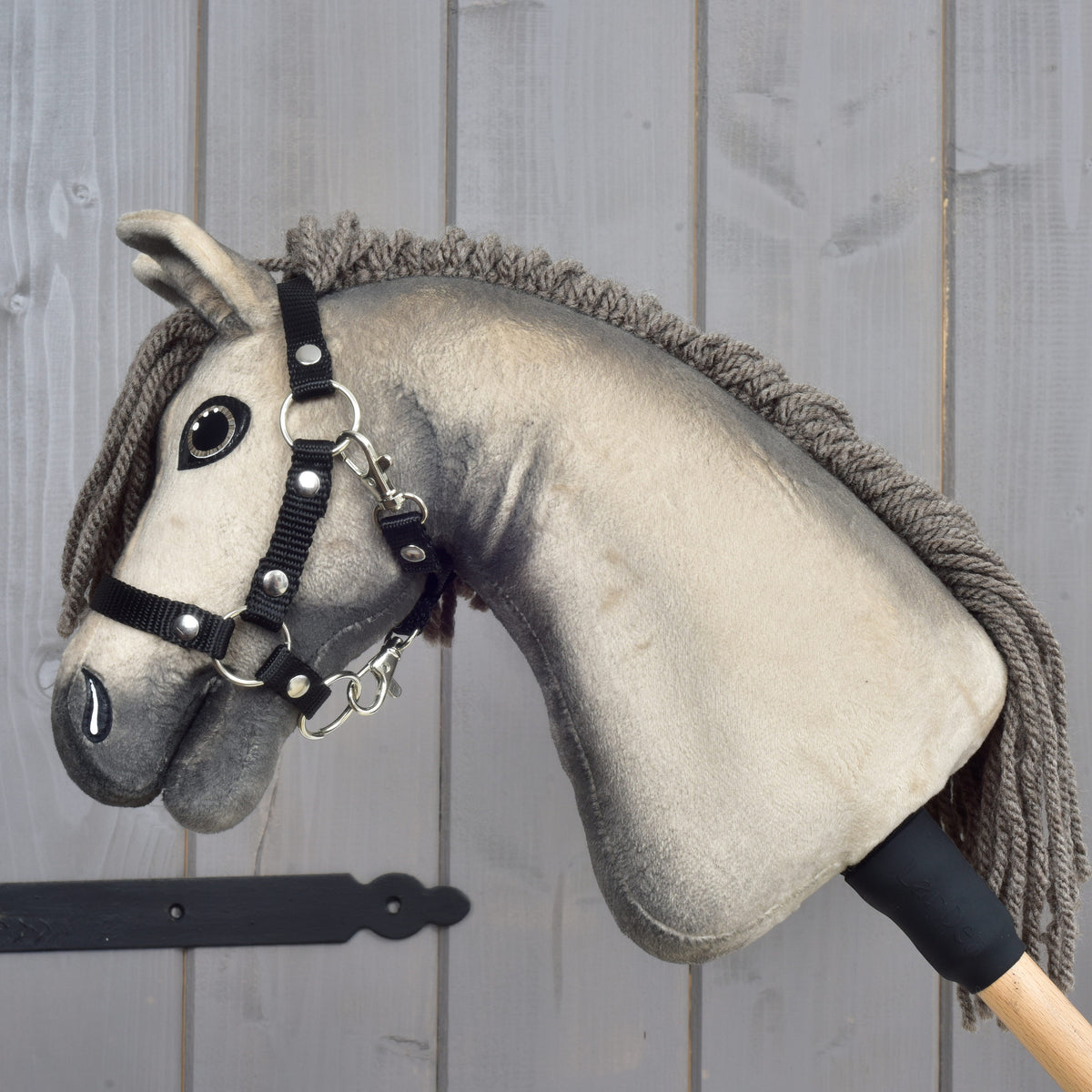 Hobby Horse Dusty in profile, yarn mane along the crest and darker airbrushed shading on the muzzle and neck