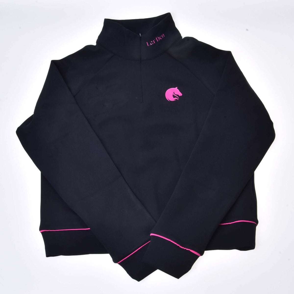 Sort Hobby Horse LarDen sweatshirt med lynlås i halsen, lyserødt hestehovedlogo og lyserød paspel ved manchetter og kant