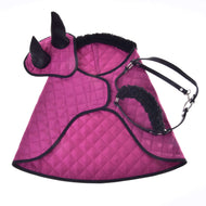 The Hobby Horse LarDen "Set Pink Beauty" includes a pink quilted blanket, ear bonnet hood, and fleece-padded halter—perfect stylish accessories for hobby horses—shown on a white background.