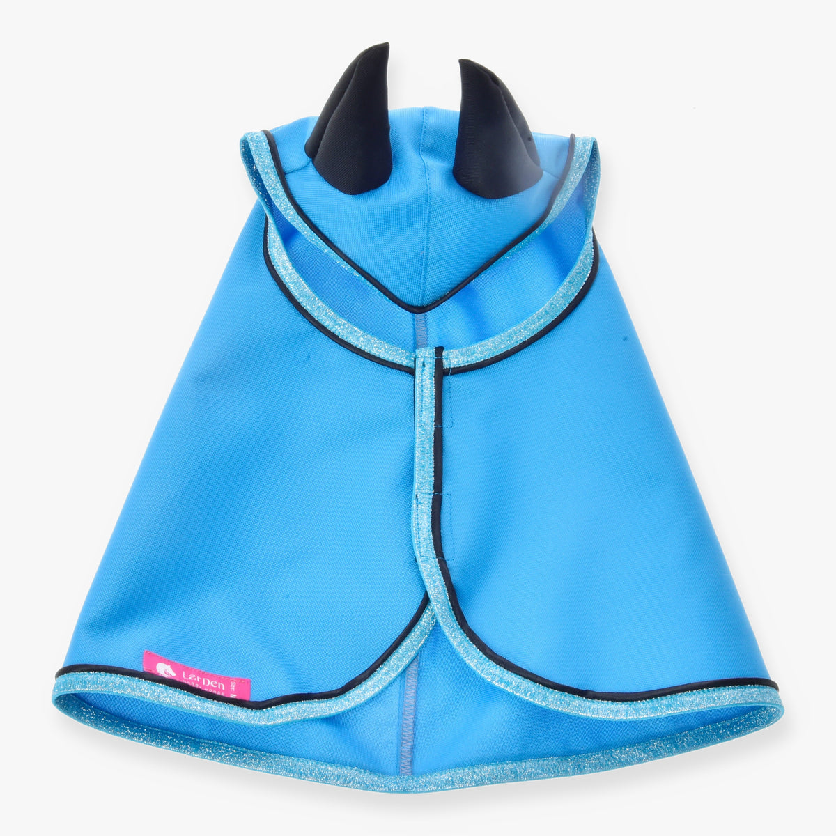 Hobby Horse regndækken Sky Blue fra LarDen set oppefra, klart himmelblåt med sorte ører og lyseblå glimmerkant